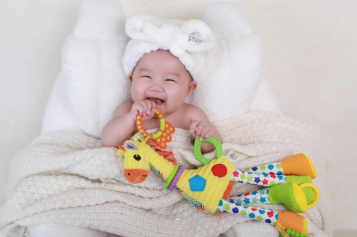 郴州宝宝咬手指甲